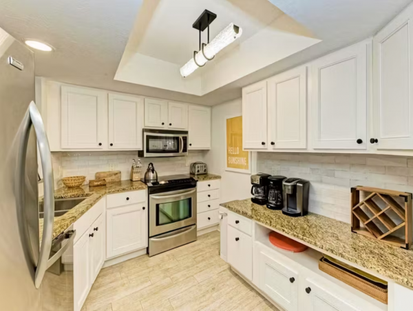 Holmes Beach Vacation Condo with Beach Access & Tennis Court