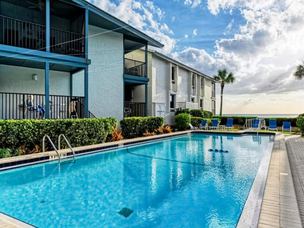 Holmes Beach Vacation Condo with Beach Access & Tennis Court
