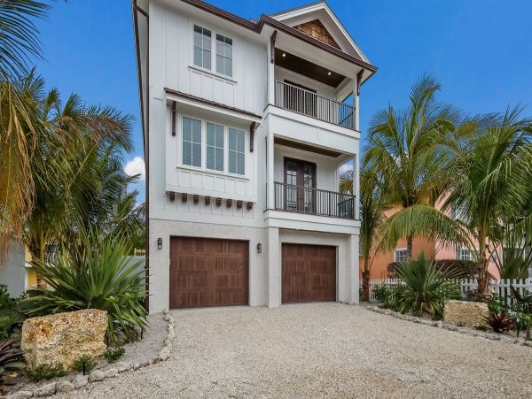 Bradenton Vacation Home Seven Bedroom Walk to Beach