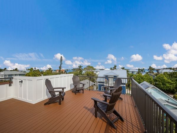 Bradenton Vacation Home Seven Bedroom Walk to Beach
