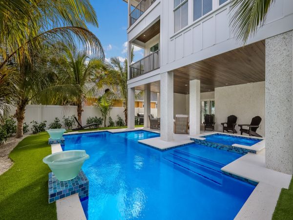 Bradenton Vacation Home Seven Bedroom Walk to Beach