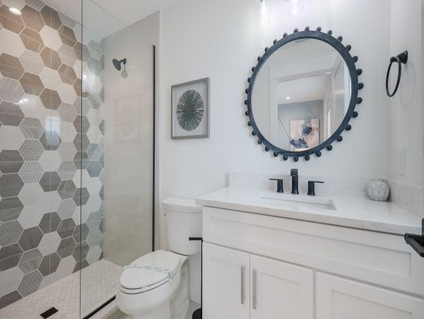 Bradenton Vacation Home Seven Bedroom Walk to Beach
