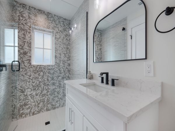 Bradenton Vacation Home Seven Bedroom Walk to Beach