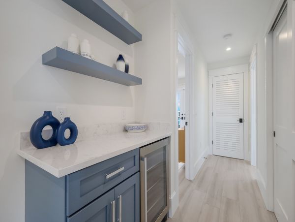 Bradenton Vacation Home Seven Bedroom Walk to Beach