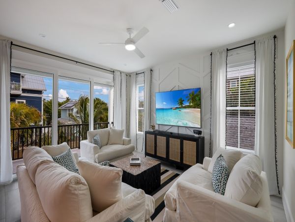 Bradenton Vacation Home Seven Bedroom Walk to Beach