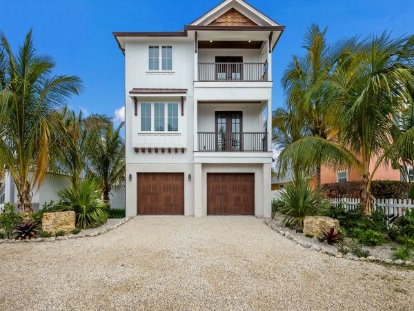 Bradenton Vacation Home Seven Bedroom Walk to Beach