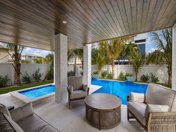 Bradenton Vacation Home Seven Bedroom Walk to Beach