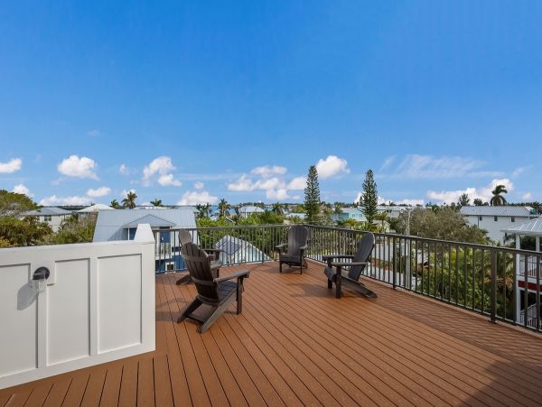 Bradenton Vacation Home Seven Bedroom Walk to Beach