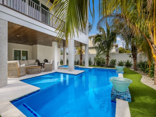Bradenton Vacation Home Seven Bedroom Walk to Beach