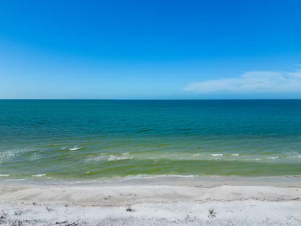 Vacation Condo 2 Bedroom, Pool & Tennis Court in Fort Myers
