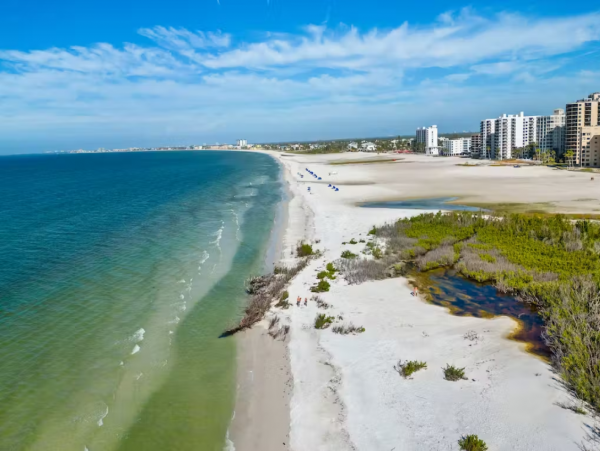 Vacation Condo 2 Bedroom, Pool & Tennis Court in Fort Myers