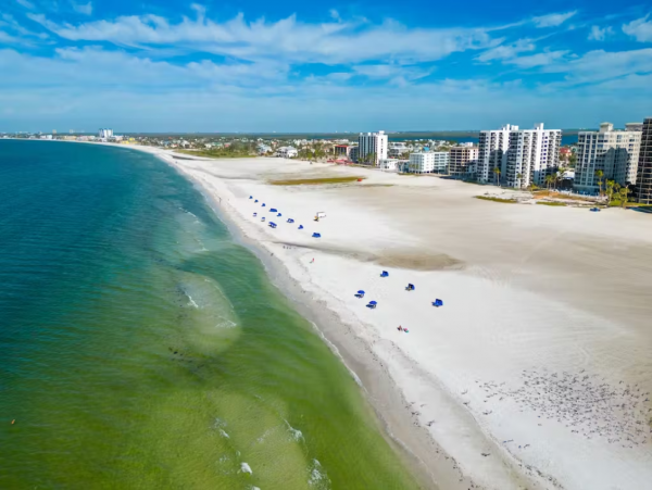 Vacation Condo 2 Bedroom, Pool & Tennis Court in Fort Myers