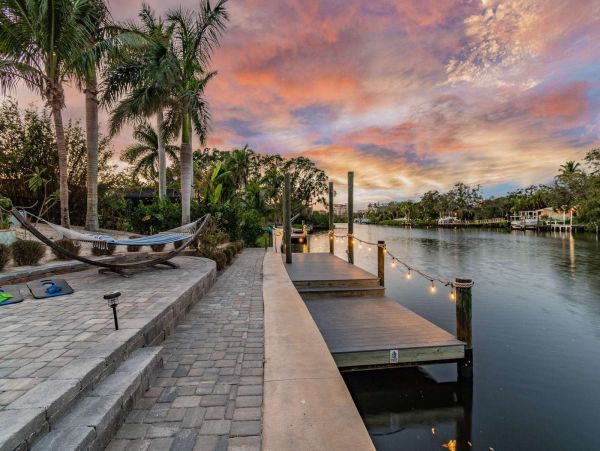 Luxurious Waterfront 4 Bedroom Vacation Rental Home in Sarasota