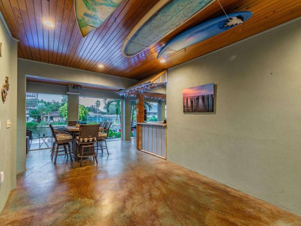 Luxurious Waterfront 4 Bedroom Vacation Rental Home in Sarasota
