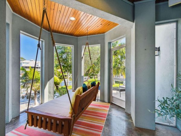 Luxurious Waterfront 4 Bedroom Vacation Rental Home in Sarasota