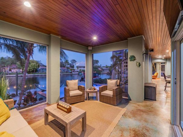Luxurious Waterfront 4 Bedroom Vacation Rental Home in Sarasota