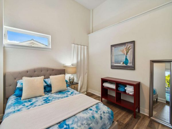 Luxurious Waterfront 4 Bedroom Vacation Rental Home in Sarasota