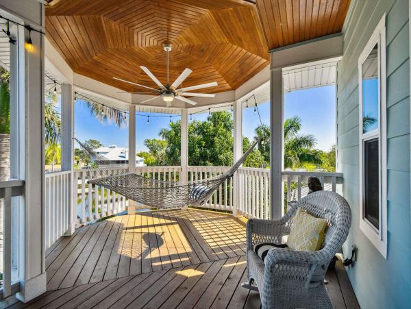 Luxurious Waterfront 4 Bedroom Vacation Rental Home in Sarasota