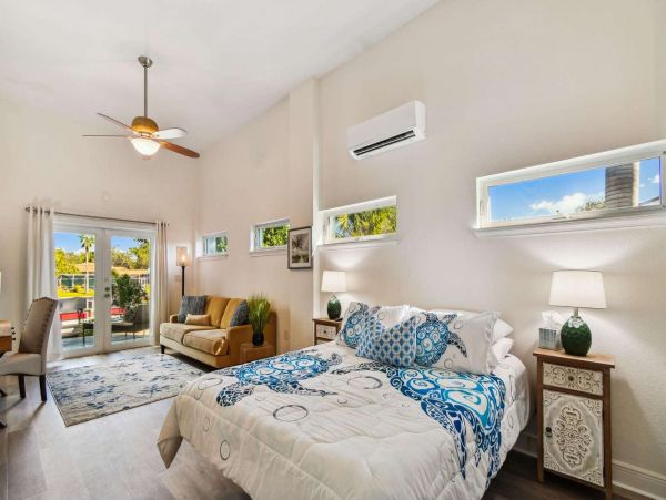 Luxurious Waterfront 4 Bedroom Vacation Rental Home in Sarasota