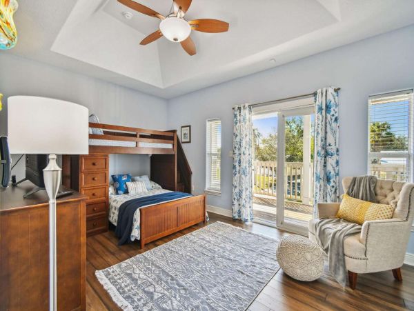 Luxurious Waterfront 4 Bedroom Vacation Rental Home in Sarasota