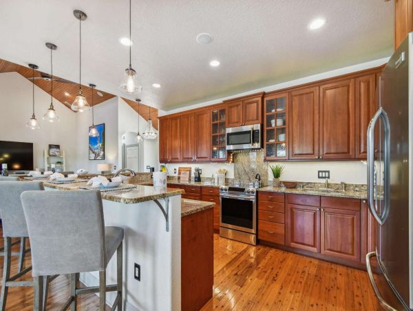 Luxurious Waterfront 4 Bedroom Vacation Rental Home in Sarasota