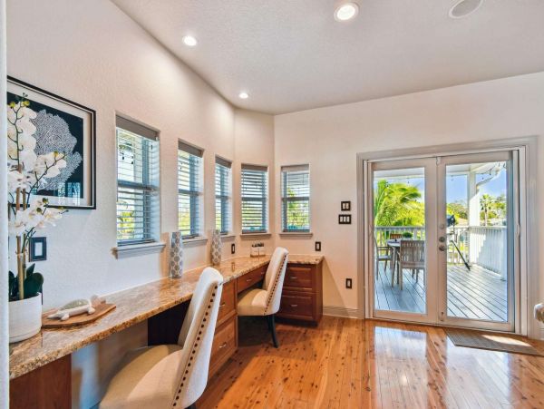 Luxurious Waterfront 4 Bedroom Vacation Rental Home in Sarasota