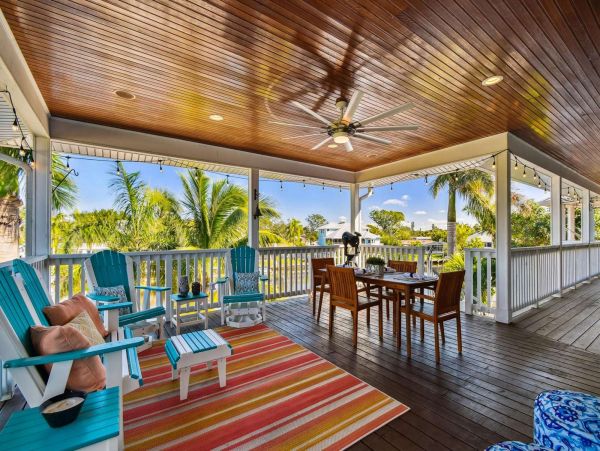 Luxurious Waterfront 4 Bedroom Vacation Rental Home in Sarasota