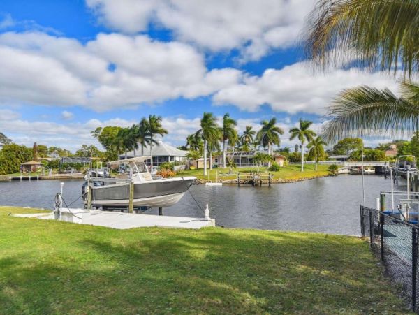 Sarasota Canal Front Vacation Home Four Bedroom