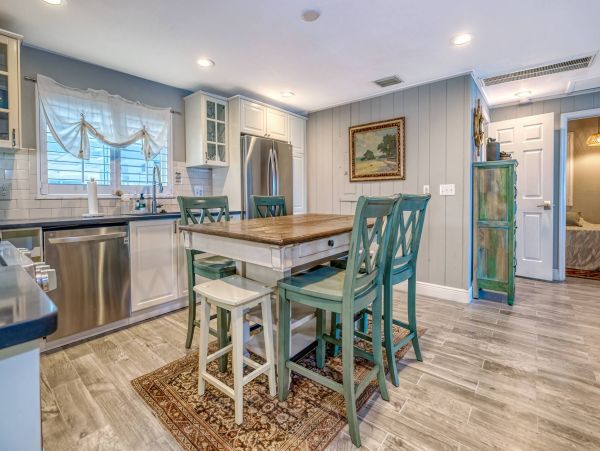 Lovely Cottage with 3 Bedrooms & Full Ocean Views