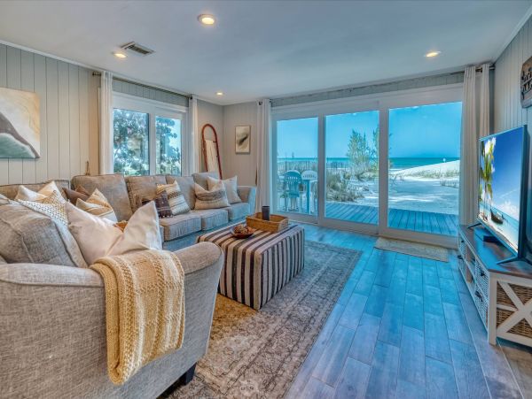 Lovely Cottage with 3 Bedrooms & Full Ocean Views
