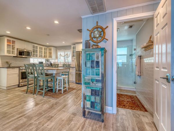 Lovely Cottage with 3 Bedrooms & Full Ocean Views