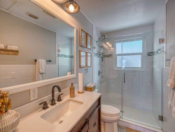Lovely Cottage with 3 Bedrooms & Full Ocean Views