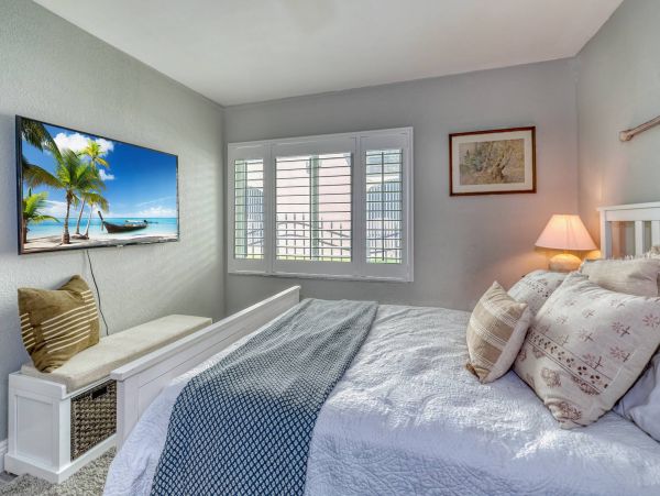Lovely Cottage with 3 Bedrooms & Full Ocean Views