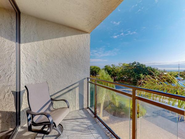 Gulf-front 3 Bedroom Condo in Longboat Key