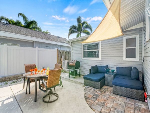 Charming 3 Bedroom Rental Short Walk to Beach