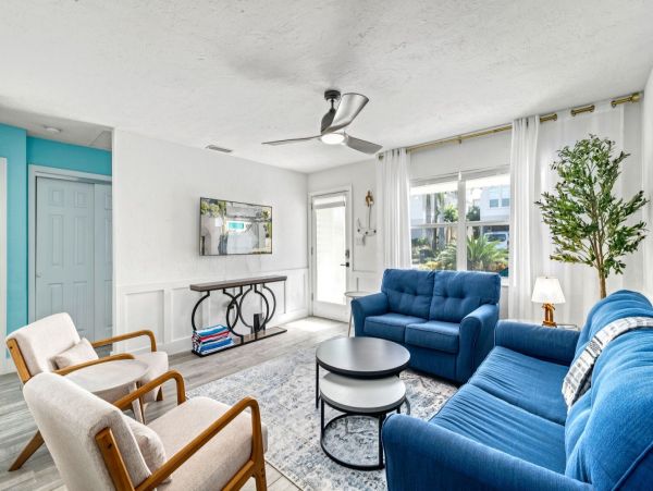 Charming 3 Bedroom Rental Short Walk to Beach