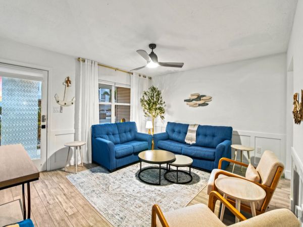 Charming 3 Bedroom Rental Short Walk to Beach