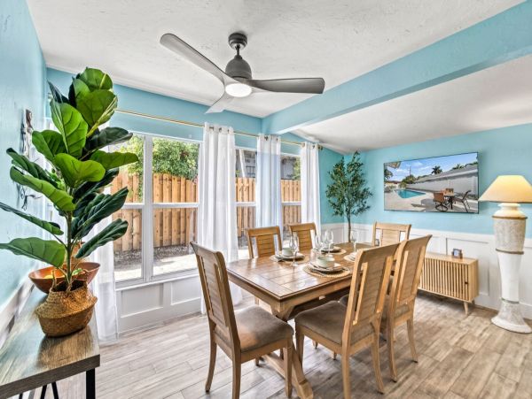 Charming 3 Bedroom Rental Short Walk to Beach
