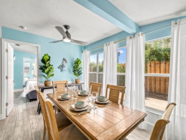 Charming 3 Bedroom Rental Short Walk to Beach
