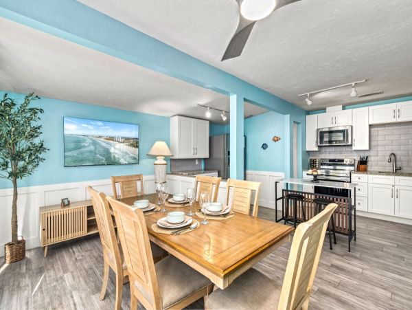 Charming 3 Bedroom Rental Short Walk to Beach