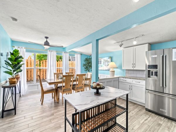 Charming 3 Bedroom Rental Short Walk to Beach