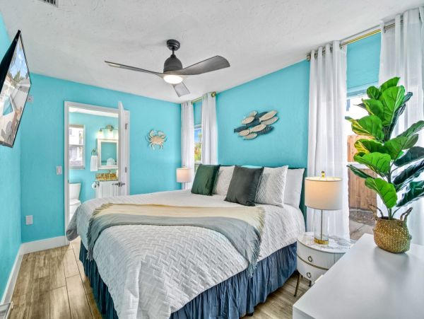 Charming 3 Bedroom Rental Short Walk to Beach