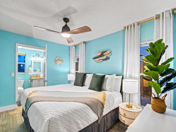 Charming 3 Bedroom Rental Short Walk to Beach