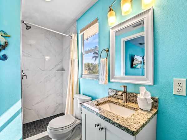 Charming 3 Bedroom Rental Short Walk to Beach