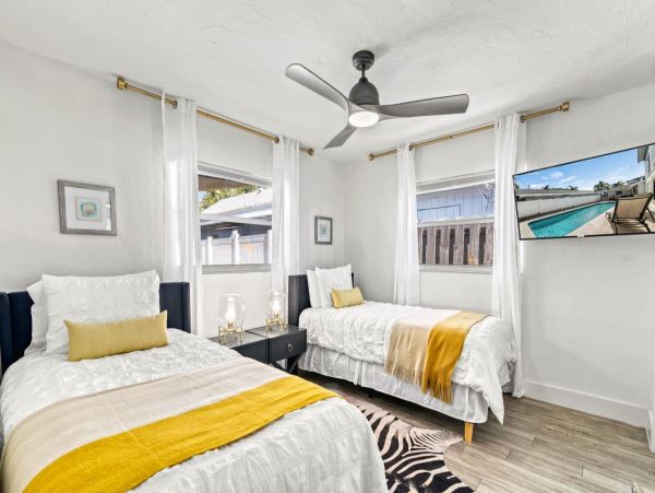Charming 3 Bedroom Rental Short Walk to Beach