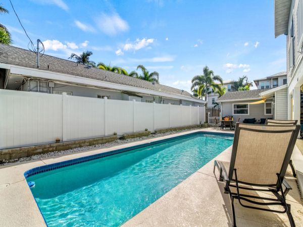 Charming 3 Bedroom Rental Short Walk to Beach