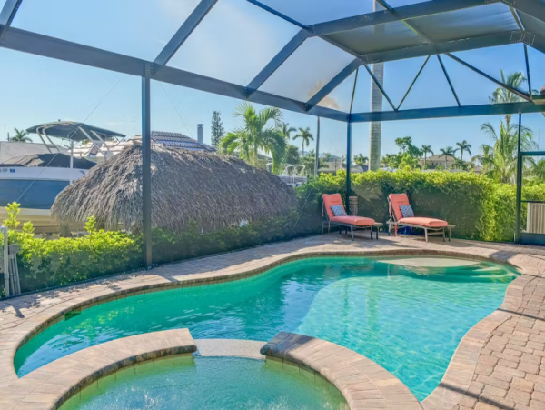 Cape Coral Vacation Home 5 Bedroom & Saltwater Pool