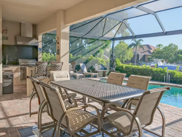 Cape Coral Vacation Home 5 Bedroom & Saltwater Pool