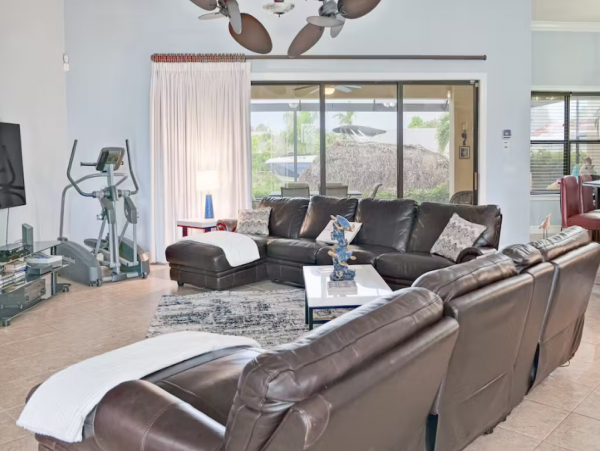 Cape Coral Vacation Home 5 Bedroom & Saltwater Pool