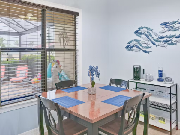 Cape Coral Vacation Home 5 Bedroom & Saltwater Pool